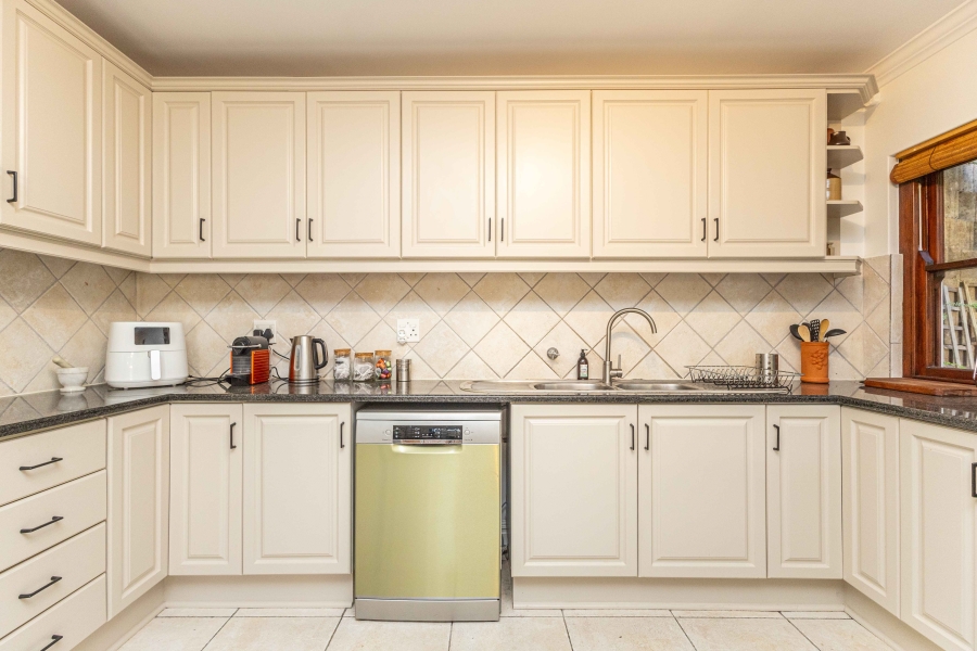 3 Bedroom Property for Sale in Sea Point Western Cape